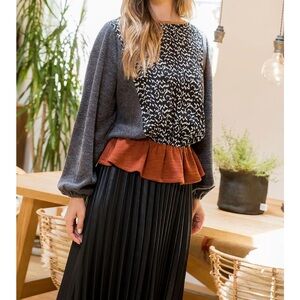 THML Animal‎ Print Knit Ruffle Bottom 
Sweater. Size Large.